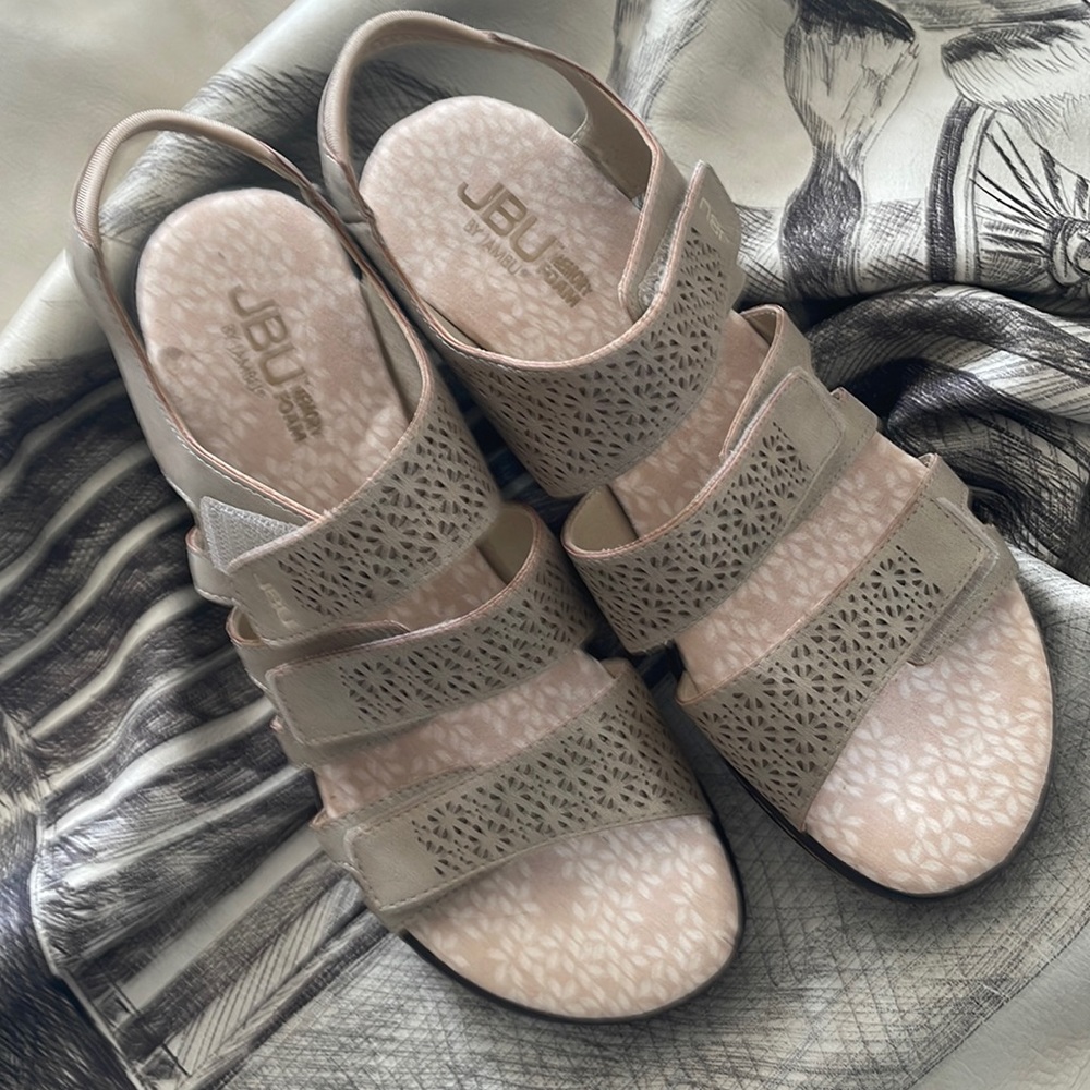 Jambu Sandals NWOT